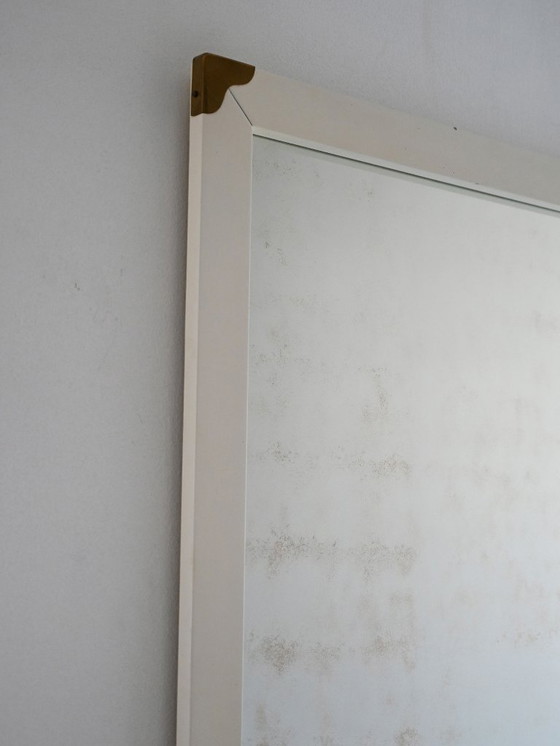 Image 1 of Miroir scandinave vintage blanc avec angles en laiton