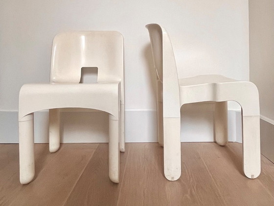 Image 1 of 2 Chaises Vintage "Universale" par Joe Colombo pour Kartell - Blanc