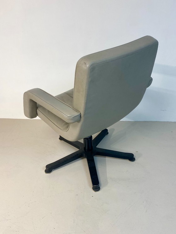 Image 1 of Visitor armchair mobilier international cuir Gris 2000 Ref Camilla
