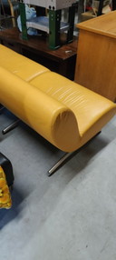 Deux rares chaises « Tara » en cuir jaune de René Holten pour Artifort, design vintage des années 1980.