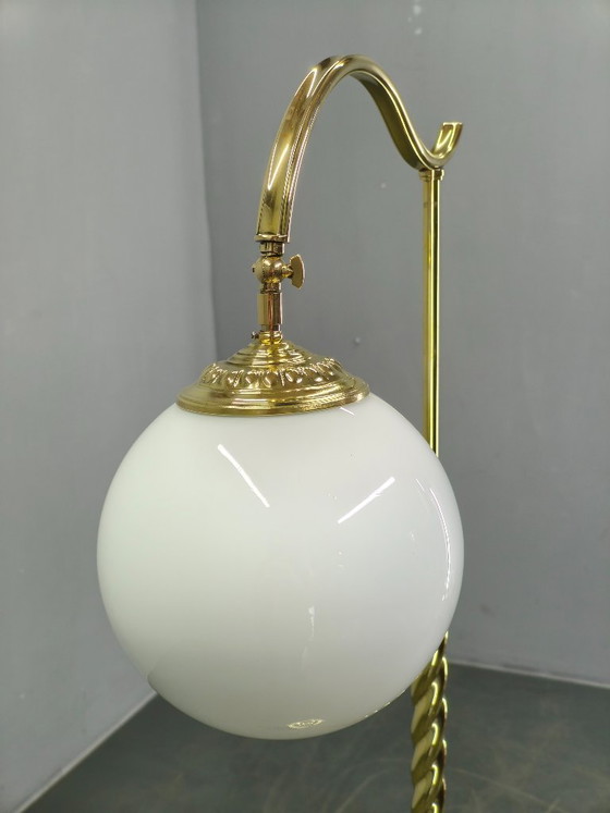 Image 1 of Lampada da terra italiana Art Déco in ottone con globo in vetro, anni '30