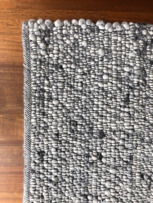 Wollteppich Perletta Gravel 450x225 – Sofort wie neu nutzbar!