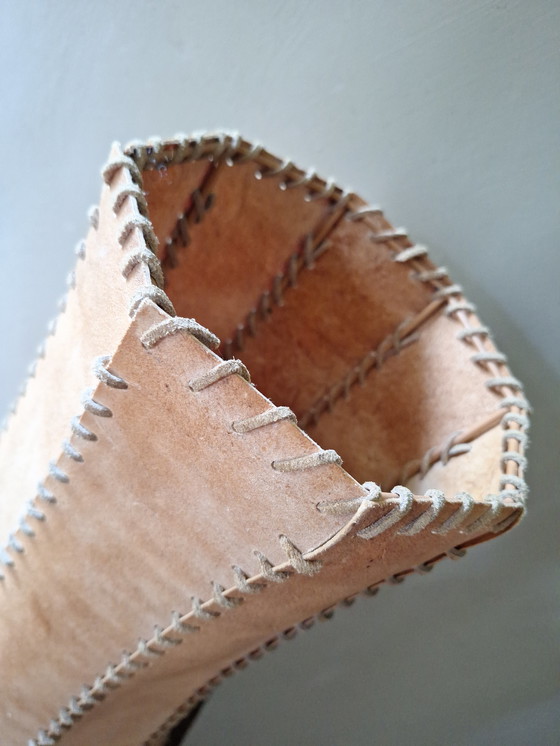 Image 1 of XL Paralume in pelle del Medioevo per lampada da terra, altezza 60 cm