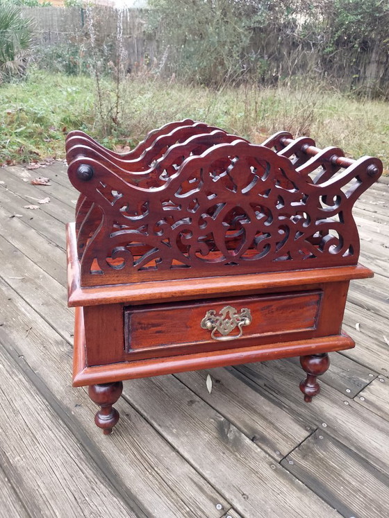 Image 1 of Antiker Zeitschriftenständer aus Holz - PREIS REDUZIERT