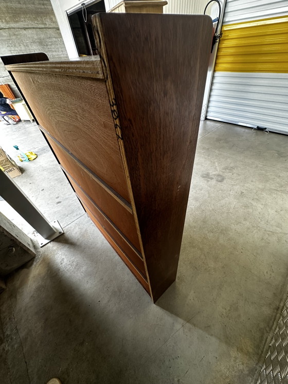 Bibliothèque moderniste en bois à portes vitrées coulissantes – Années 60 – Bibliothèque années 60, Wood (photo 14 of 14)