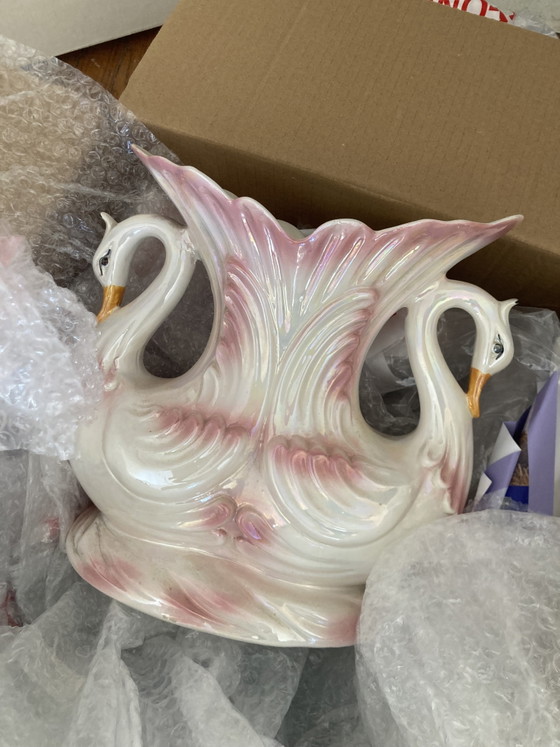 Large Pink Swan Vase by Capodimonte Vintage – Ceramic (photo 8 of 10)