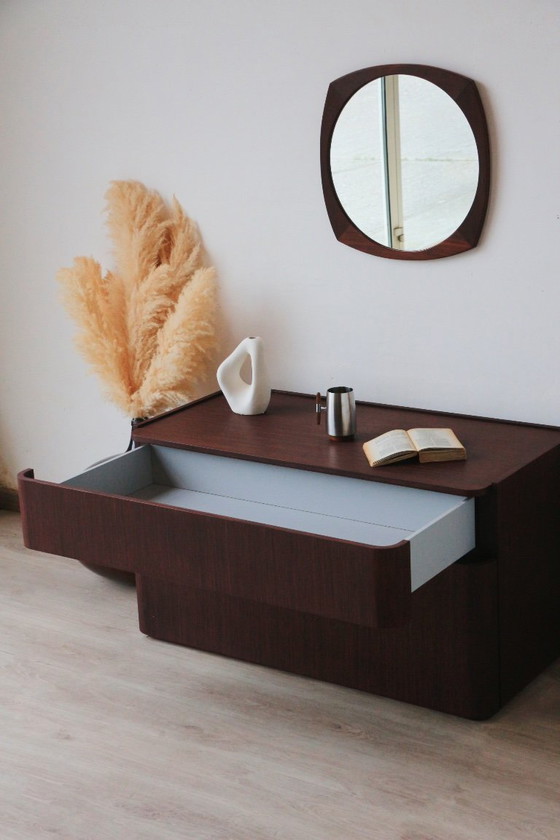 Image 1 of Vintage Italiaanse ladekast van wengéhout – ontwerp uit de jaren 70/80