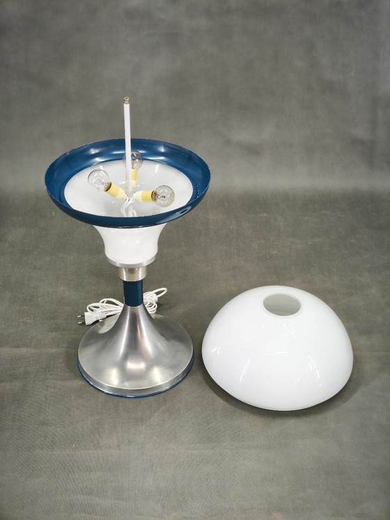 Italienische Space Age Tischlampe aus Opalglas und blauem Metall, 1970er Jahre – Tischlampen (photo 13 of 13)