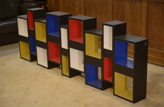 Image 1 of Plank 1960: een hedendaagse picturale interventie in de stijl van Piet Mondrian.