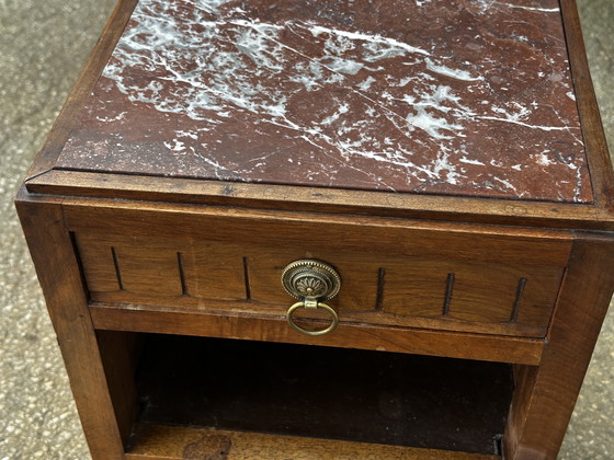 Image 1 of Art-Deco gesneden houten en marmeren nachtkastje