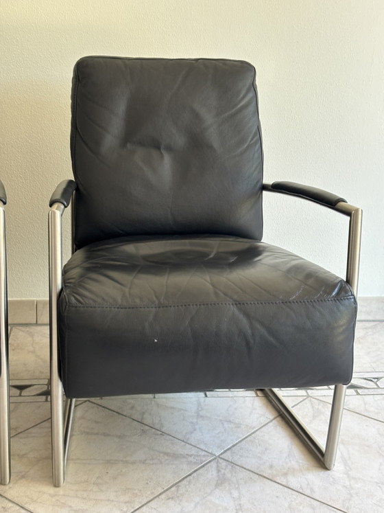 Due poltrone in pelle color antracite di Musterring – Leather (photo 3 of 6)