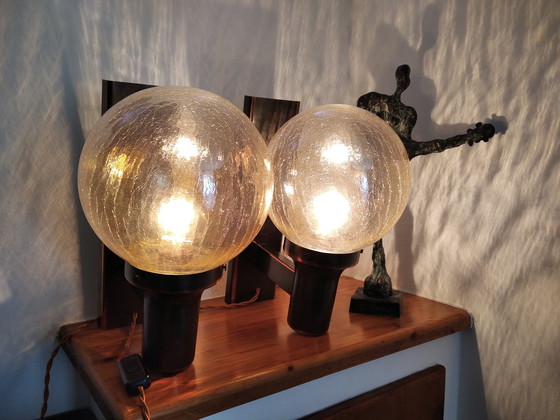 Image 1 of Paire de lampes murales en verre | Lampes boules Mid Century | Lampes murales en bronze | Lampes Mid-Century des années 70