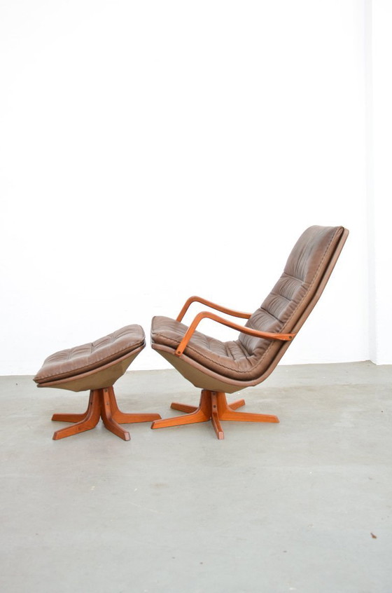 Image 1 of Poltrona vintage in teak, pouf in pelle di metà secolo, anni '60, stile danese