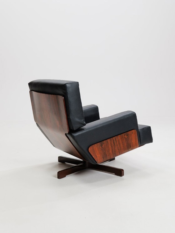Image 1 of Sillón giratorio de palisandro modelo 401 de Menilio Taro para Cinova, década de 1960