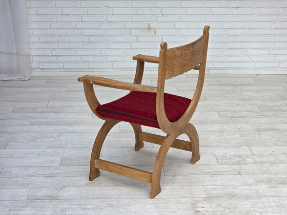 Image 1 of 1970, fauteuil danois, laine d'ameublement rouge d'origine, bois de chêne massif.