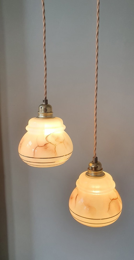 Image 1 of vintage gemarmerde opaline hanglampen met gouden decoratie