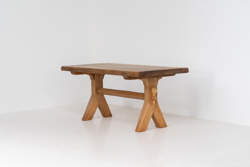 Brutalistische eettafel van De Puydt (België, jaren 70).