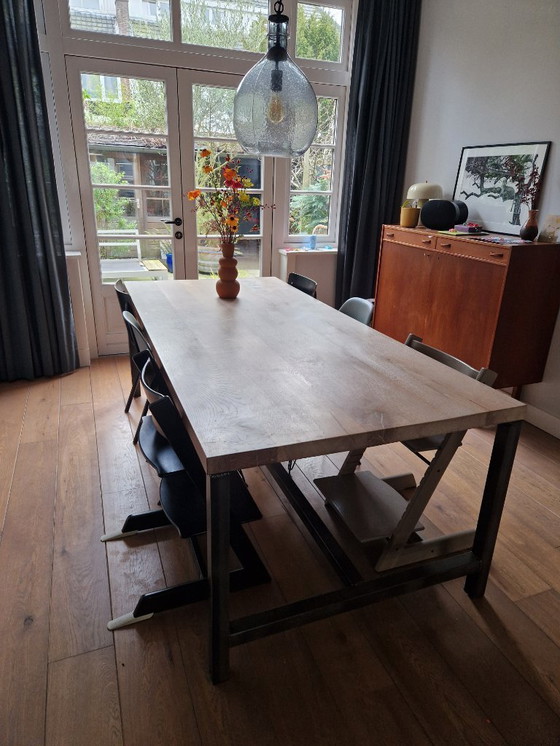 Image 1 of Tavolo da pranzo in rovere con struttura in acciaio - 220x100 cm