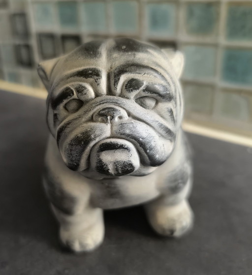 Bulldogge aus Stein
