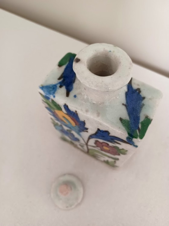 Image 1 of Antike persische Qajar-Keramikflasche mit Stöpsel – 19. Jahrhundert – Iznik-Stil