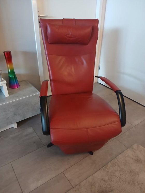 2 poltrone in pelle rossa – Leather, Metal (photo 3 of 6)