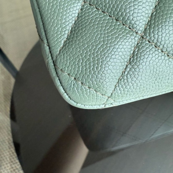 Image 1 of Chanel Classic Flap Medium - Caviar 25CM Gewatteerd generfd kalfsleer Lichtblauwgroen Goudkleurige hardware Serie 25
