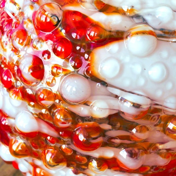 Image 1 of Grand lustre suspendu de style Régence en verre rouge