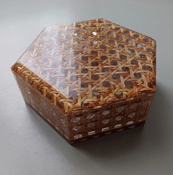 Image 1 of Lucite- und Rattanbox