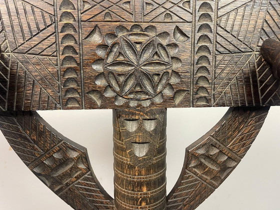 Zeldzame Ethiopische Gurage Hoofdmanstoel, handgesneden hardhout, ca. jaren 30. – Eetkamerstoelen, Wood (photo 5 of 17)