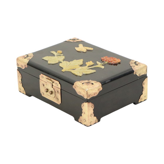 Image 1 of Boîte à bijoux chinoise laquée
