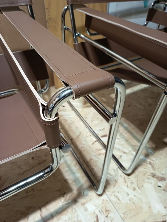 Image 1 of Poltrone Knoll Wassily B3 2 nuove/usate in pelle color noce di Marcel Breuer € 4.400