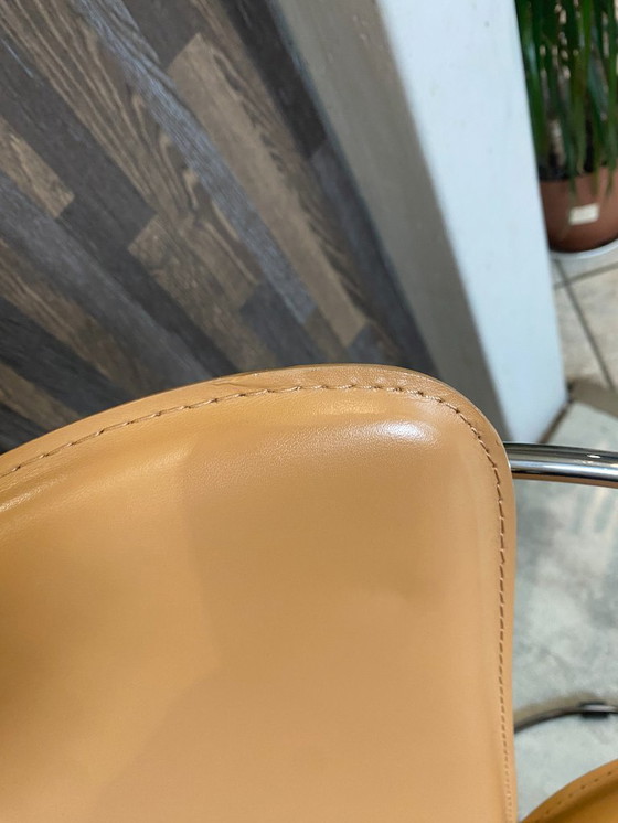 Image 1 of 1 Poltrona Linda di Arrben, pelle color cammello, struttura in acciaio cromato, vintage 1980