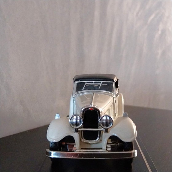 Image 1 of Elegant vintage-style die-cast model car representing a luxurious 1930s Julklapp,Christmasgift