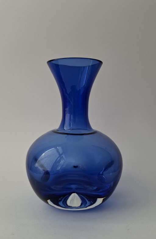 Vintage studio glass vase, cobalt blue – mouth-blown – organic shape – H 16 cm