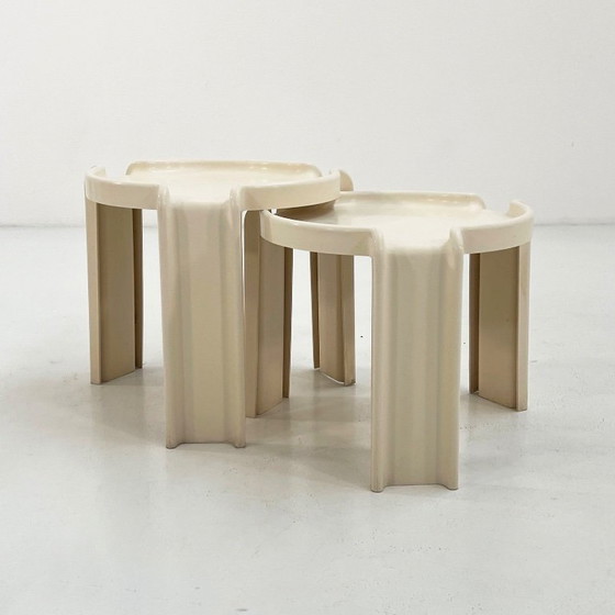 Image 1 of Een paar witte bijzettafels van Giotto Stoppino voor Kartell, jaren 70.