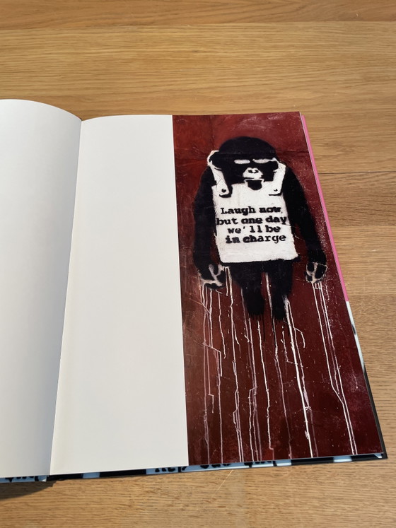 Loco Banksy Laugh Now – Moco Museum, Libri d'arte, Carta (photo 5 of 6)