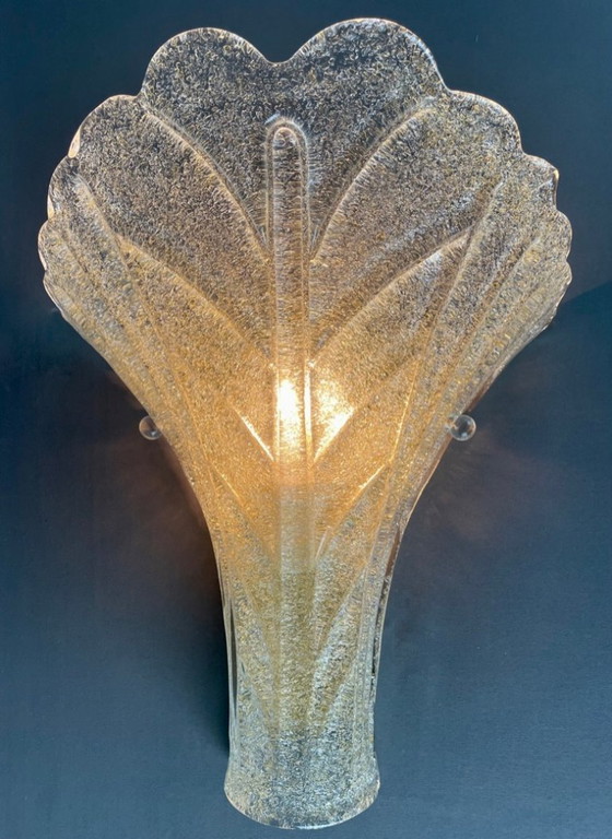 Image 1 of XL groot paar kunstglazen 90 kandelaars van Murano. Barovier en Toso stijl. Amberkleurige Graniglia en vergulde metalen frames.