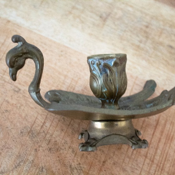Image 1 of Chandelier vintage en laiton en forme de paon élégant
