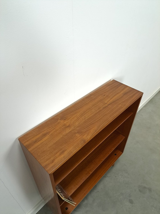 Image 1 of Bibliothèque en placage de noyer LP Cupboard With Shelves No. 2