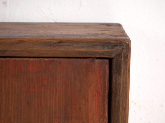 Antique low cabinet in pine wood – China, circa 1900 – Storage cabinet, Iron (photo 35 of 40)