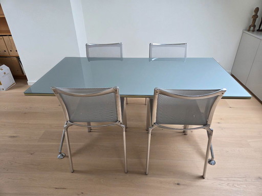Table Alias ​​Frame avec 4 chaises