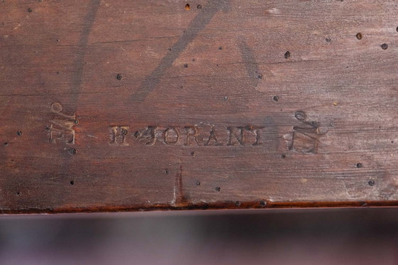 Parijse commode met 5 laden, van massief walnotenhout, uit de Lodewijk XIV-periode. – H.E., Ladekasten, Wood (photo 11 of 11)