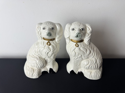 Set of 2 Staffordshire dog figurines, hookers dog statue