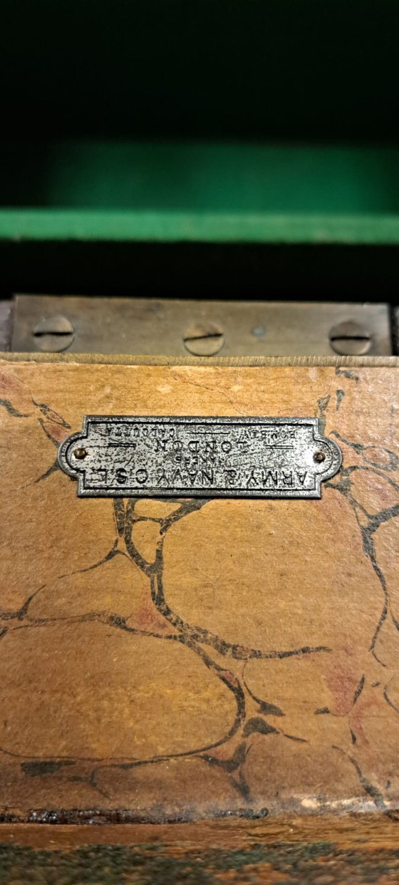 Image 1 of Antike Reisekiste der Armee und Marine aus London | ca. 1900