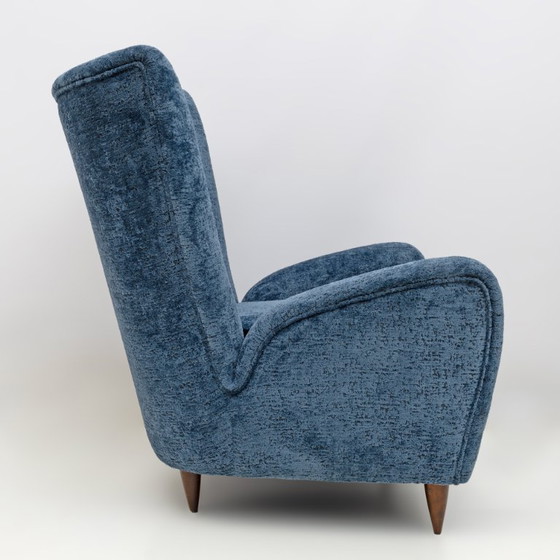 Image 1 of Paolo Buffa Mid-Century Modern Sessel aus italienischem Nussbaumholz und Bouclé-Beschichtung, 1950er Jahre