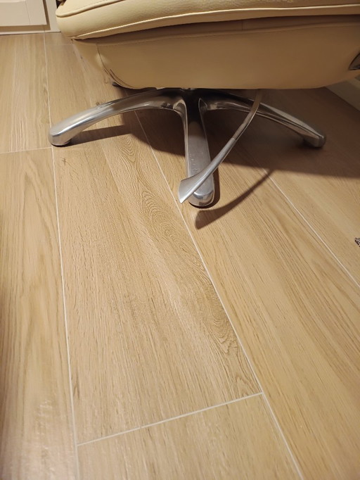 Sillón giratorio Leolux Design Formi. ¡Necesita reformas!