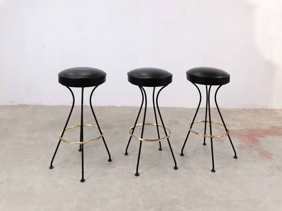 Image 1 of MBM French Set de 3 tabourets de bar 1950s Midcentury laiton et vinyle