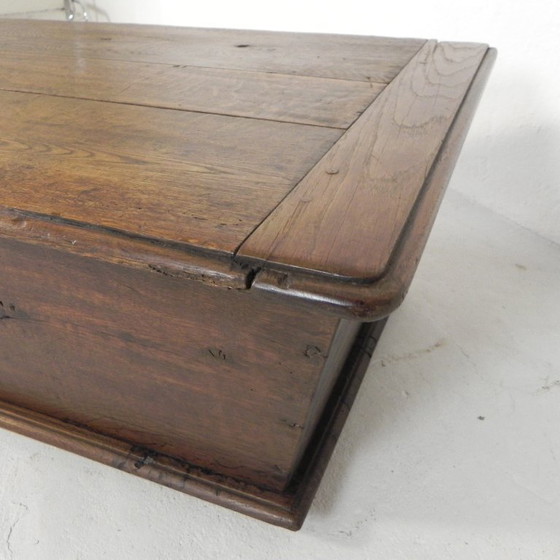 Image 1 of Alte Eichentruhe, Trog, Deckentruhe aus dem 19. Jahrhundert