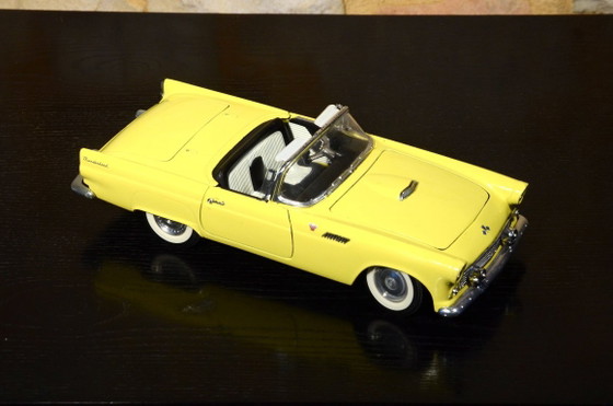 Ford Thunderbird Classic Bird, Baujahr 1955, im Maßstab 1:18, gelb – Dekorative Objekte, Metal, Plastic (photo 5 of 6)