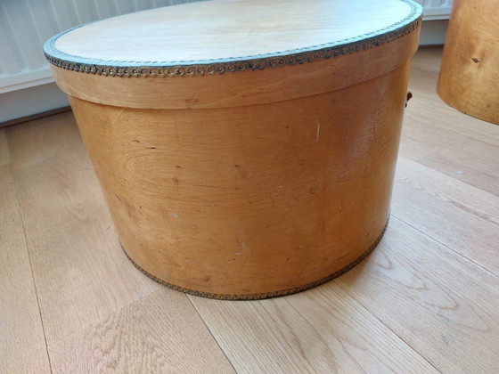 Image 1 of Scatola per cappelli vintage con finiture decorative.